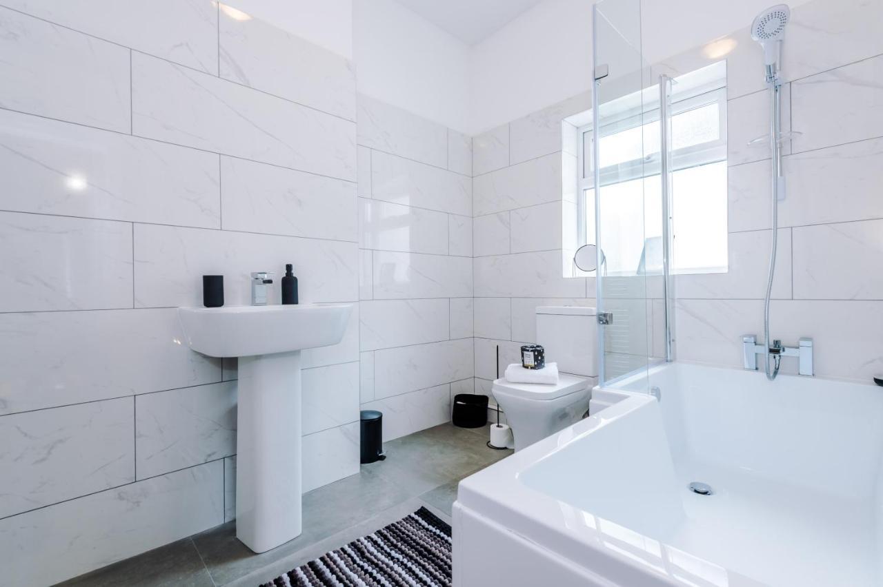 3 Bed Property, Upto 8 Guests Near City Centre Mánchester Exterior foto